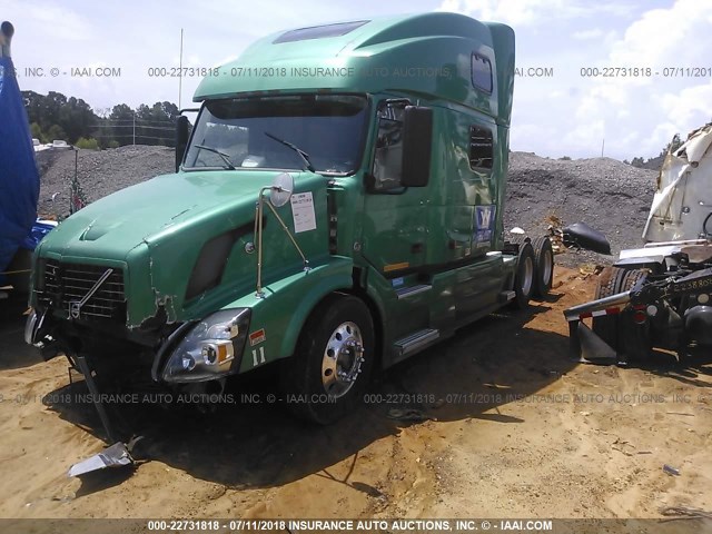 4V4NC9GH27N456497 - 2007 VOLVO VN L GREEN photo 2