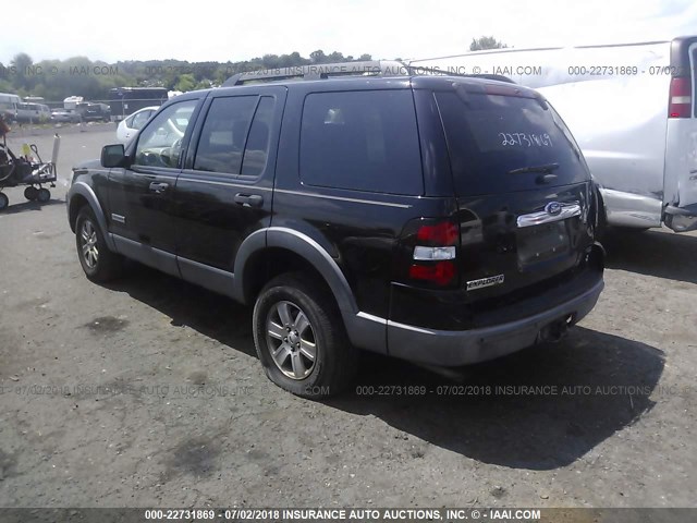 1FMEU73886ZA01398 - 2006 FORD EXPLORER XLT BLACK photo 3