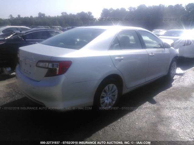4T1BF1FKXDU714752 - 2013 TOYOTA CAMRY L/SE/LE/XLE 银色 照片 4