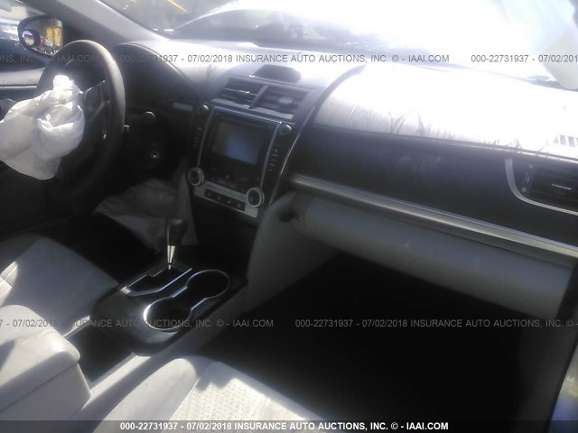 4T1BF1FKXDU714752 - 2013 TOYOTA CAMRY L/SE/LE/XLE 银色 照片 5