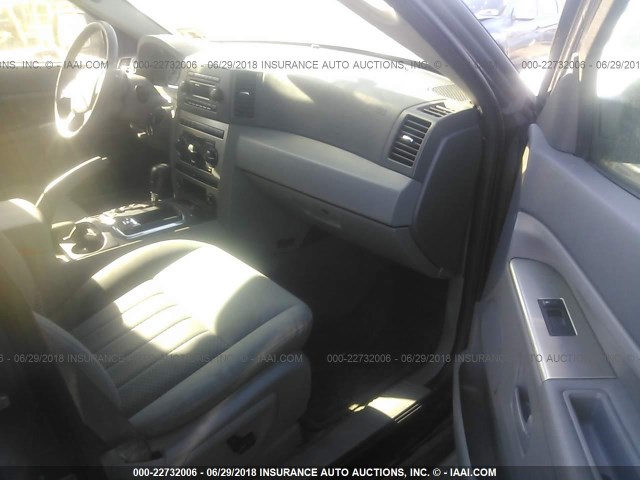 1J4HR48N85C711803 - 2005 JEEP GRAND CHEROKEE LAREDO/COLUMBIA/FREEDOM 黑色 照片 5