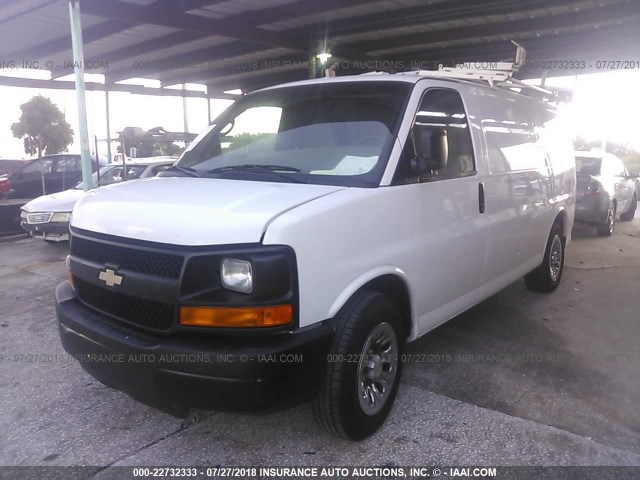 1GCSGAFX6D1117600 - 2013 CHEVROLET EXPRESS G1500  WHITE photo 2