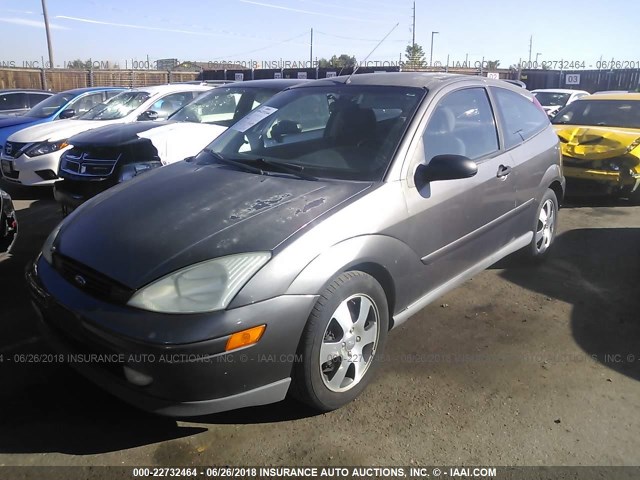 3FAFP31311R216141 - 2001 FORD FOCUS ZX3 GRAY photo 2