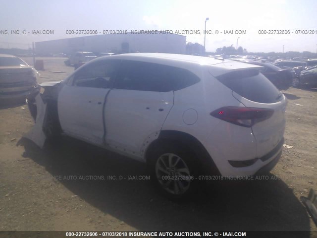 KM8J23A42GU061303 - 2016 HYUNDAI TUCSON SE WHITE photo 3