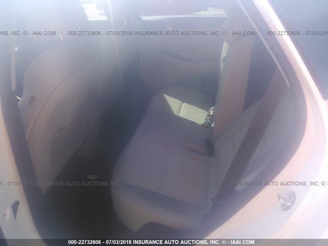 KM8J23A42GU061303 - 2016 HYUNDAI TUCSON SE WHITE photo 8