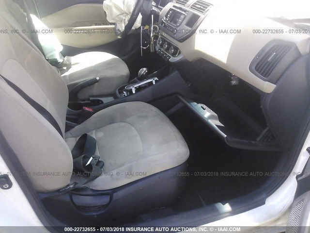 KNADN4A30D6099678 - 2013 KIA RIO EX/SX WHITE photo 5