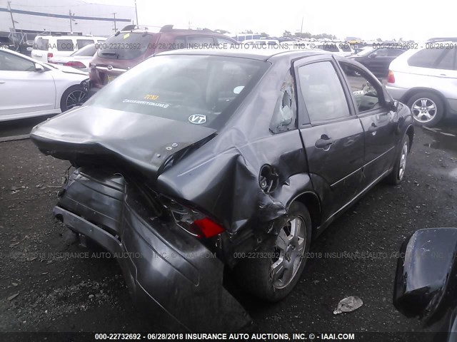 1FAHP34N57W346757 - 2007 FORD FOCUS ZX4/S/SE/SES GRAY photo 4