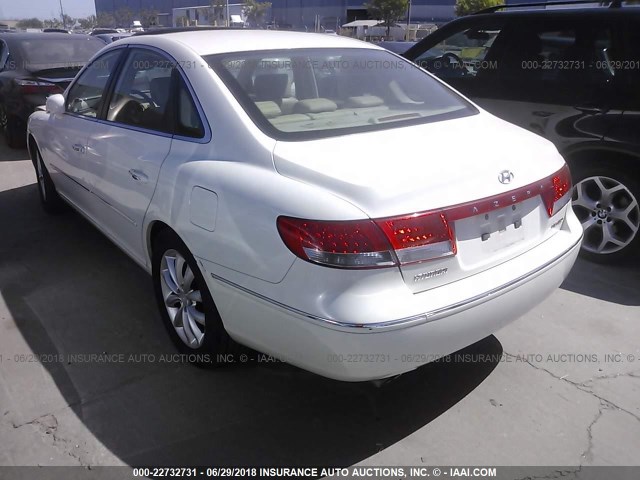 KMHFC46F56A085579 - 2006 HYUNDAI AZERA SE/LIMITED WHITE photo 3