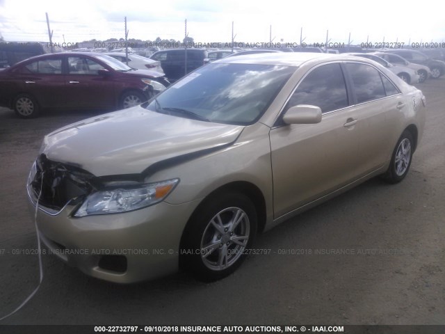 4T1BF3EK9BU199057 - 2011 TOYOTA CAMRY SE/LE/XLE თაფლისფერი ფოტო 2