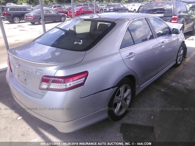 4T1BF3EKXBU221518 - 2011 TOYOTA CAMRY SE/LE/XLE SILVER photo 4