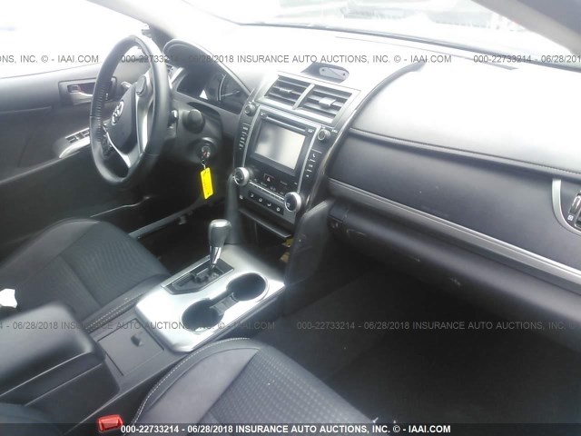 4T1BF1FK6EU744994 - 2014 TOYOTA CAMRY L/SE/LE/XLE 白色 照片 5