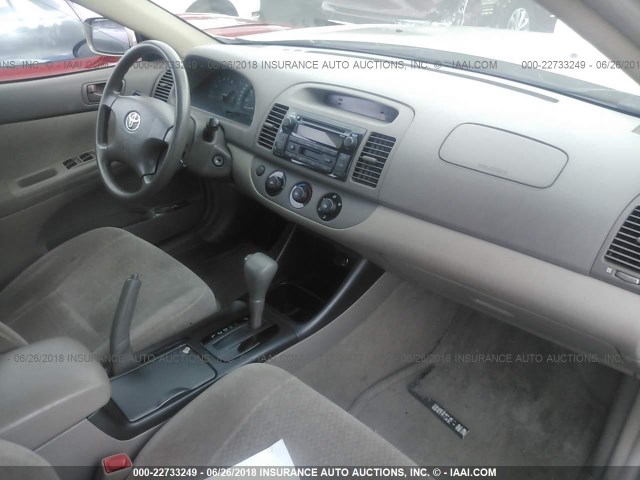 JTDBE32K440255606 - 2004 TOYOTA CAMRY LE/XLE GOLD photo 5