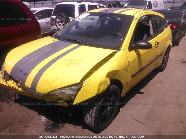 3FAFP31N35R140669 - 2005 FORD FOCUS ZX3 YELLOW photo 2