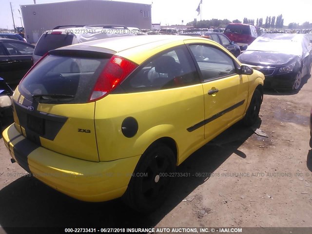 3FAFP31N35R140669 - 2005 FORD FOCUS ZX3 YELLOW photo 4