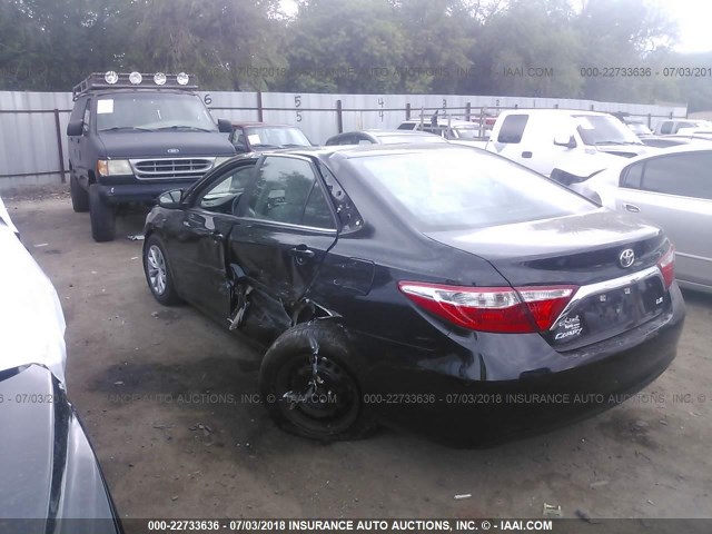 4T1BF1FK5HU369717 - 2017 TOYOTA CAMRY LE/XLE/SE/XSE BLACK photo 3