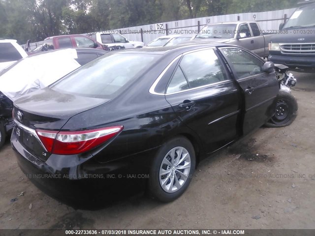 4T1BF1FK5HU369717 - 2017 TOYOTA CAMRY LE/XLE/SE/XSE BLACK photo 4