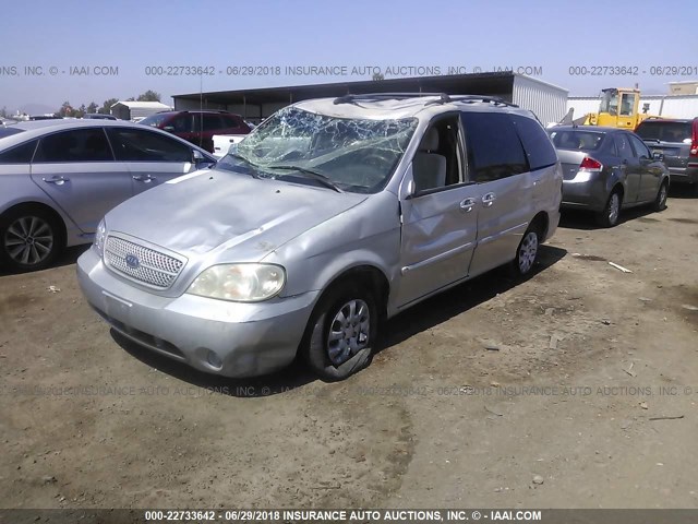 KNDUP132556765242 - 2005 KIA SEDONA EX/LX SILVER photo 2