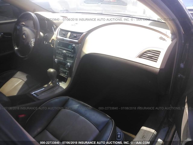 1G1ZK57749F125216 - 2009 CHEVROLET MALIBU LTZ 灰色 照片 5