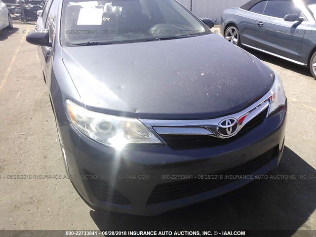 4T1BF1FKXCU054002 - 2012 TOYOTA CAMRY SE/LE/XLE GRAY photo 6