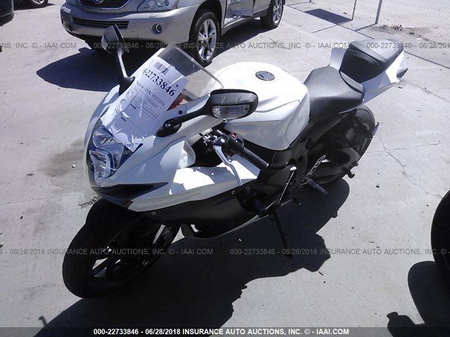 JS1GN7FA8B2100261 - 2011 SUZUKI GSX-R600 WHITE photo 2