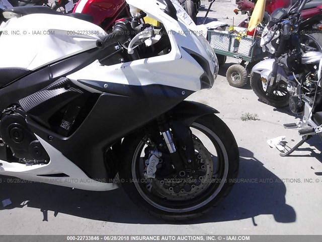 JS1GN7FA8B2100261 - 2011 SUZUKI GSX-R600 WHITE photo 5