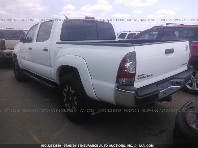 5TFLU4EN7DX083968 - 2013 TOYOTA TACOMA DOUBLE CAB WHITE photo 3