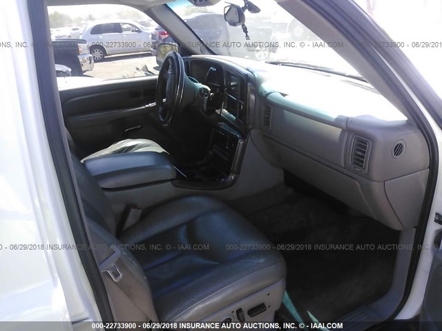 1GKEK63U16J137375 - 2006 GMC YUKON DENALI WHITE photo 5