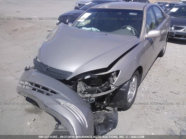 4T1BF30KX2U027997 - 2002 TOYOTA CAMRY LE/XLE/SE ოქროსფერი ფოტო 2