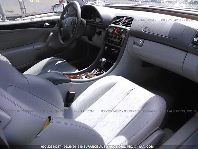 WDBLJ65G62F194261 - 2002 MERCEDES-BENZ CLK 320 GRAY photo 5