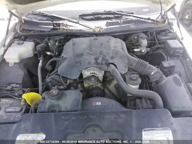 1LNHM81W1YY837132 - 2000 LINCOLN TOWN CAR EXECUTIVE Белый фото 10