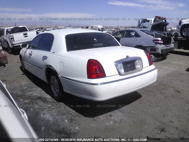 1LNHM81W1YY837132 - 2000 LINCOLN TOWN CAR EXECUTIVE Белый фото 3