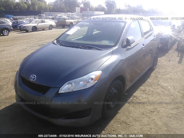 2T1KU4EE5AC240371 - 2010 TOYOTA COROLLA MATRIX  GRAY photo 2
