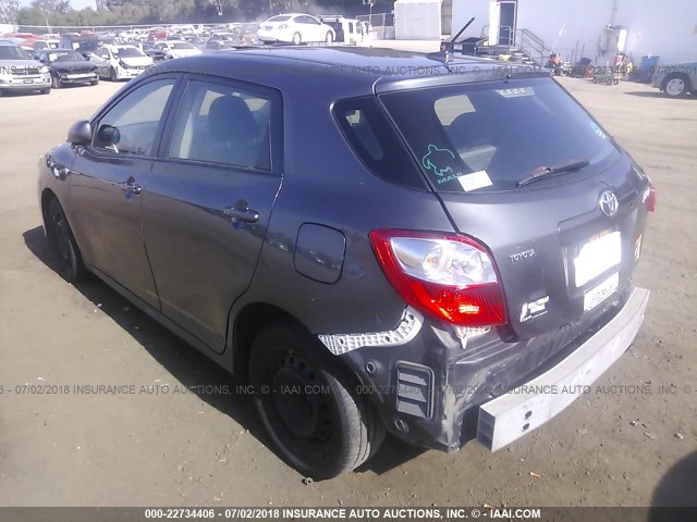 2T1KU4EE5AC240371 - 2010 TOYOTA COROLLA MATRIX  GRAY photo 3