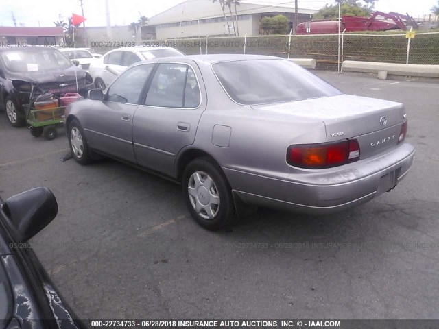 JT2BF12K8T0151998 - 1996 TOYOTA CAMRY LE/XLE/SE 灰色 照片 3