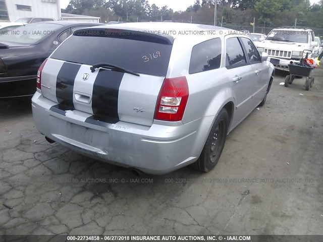 2D4GV58235H610886 - 2005 DODGE MAGNUM GRAY photo 4