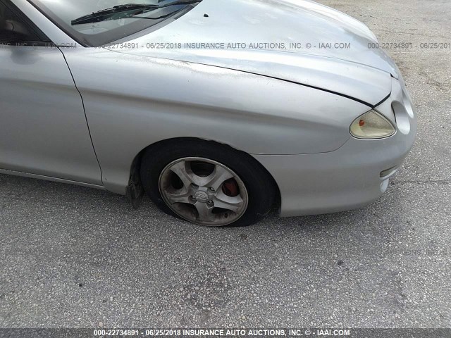 KMHJG25F61U264239 - 2001 HYUNDAI TIBURON SILVER photo 6