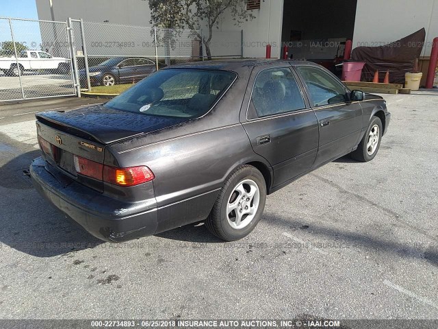 4T1BG22K7YU931495 - 2000 TOYOTA CAMRY CE/LE/XLE GRAY photo 4