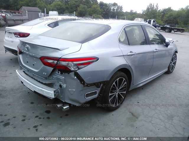 JTNB11HK5J3016885 - 2018 TOYOTA CAMRY L/LE/XLE/SE/XSE SILVER photo 4