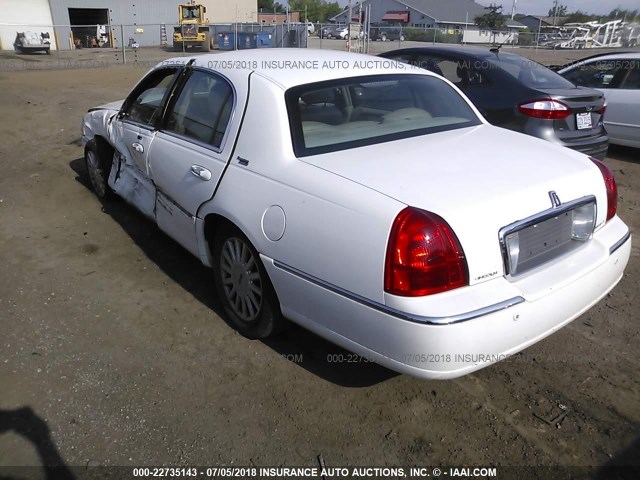 1LNHM82W85Y616878 - 2005 LINCOLN TOWN CAR SIGNATURE LIMITED WHITE photo 3