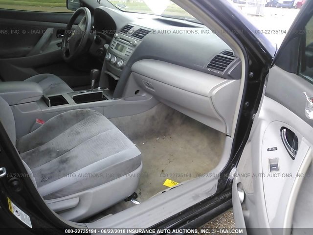 4T1BF3EK9BU177396 - 2011 TOYOTA CAMRY SE/LE/XLE BLACK photo 5