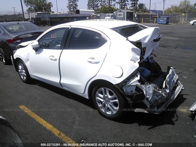 3MYDLBZV5GY146687 - 2016 TOYOTA SCION IA WHITE photo 3