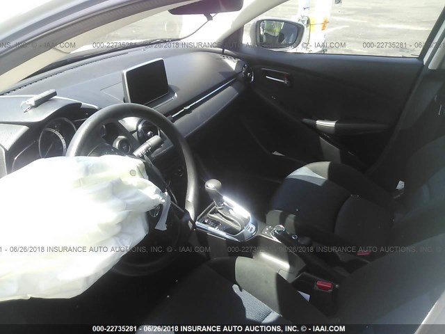 3MYDLBZV5GY146687 - 2016 TOYOTA SCION IA WHITE photo 5