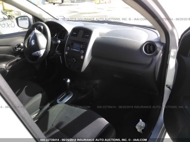 3N1CN7APXHL849928 - 2017 NISSAN VERSA S/S PLUS/SV/SL SILVER photo 5