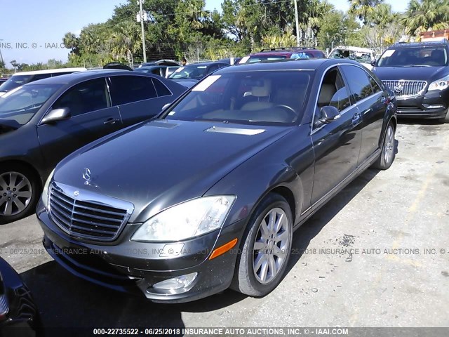 WDDNG86X37A105825 - 2007 MERCEDES-BENZ S 550 4MATIC GRAY photo 2