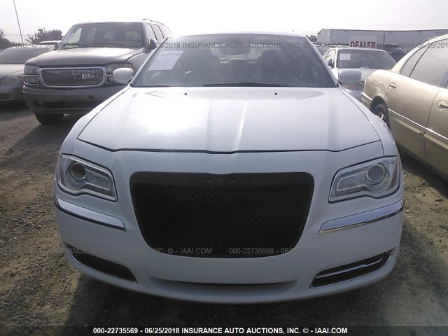 2C3CCAAG6DH659003 - 2013 CHRYSLER 300 WHITE photo 6