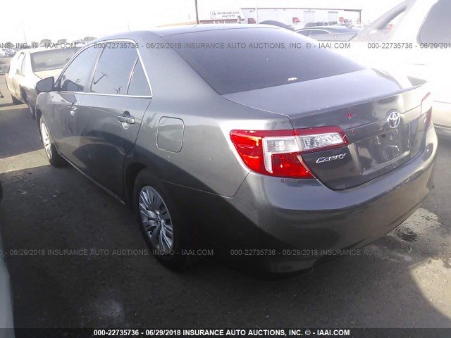 4T4BF1FK7DR311365 - 2013 TOYOTA CAMRY L/SE/LE/XLE ნაცრისფერი ფოტო 3
