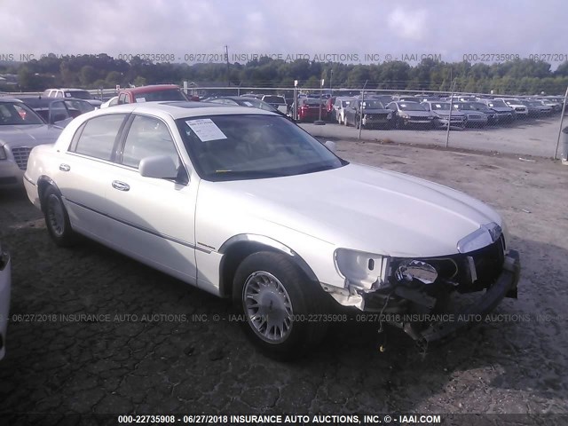 1LNHM83W3YY933549 - 2000 LINCOLN TOWN CAR CARTIER WHITE photo 1