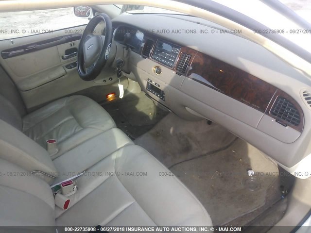 1LNHM83W3YY933549 - 2000 LINCOLN TOWN CAR CARTIER WHITE photo 5