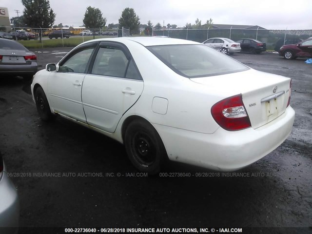 JTDBE32K340249361 - 2004 TOYOTA CAMRY LE/XLE WHITE photo 3