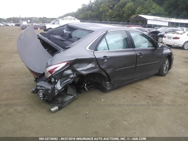 4T1BF1FKXHU730598 - 2017 TOYOTA CAMRY LE/XLE/SE/XSE GRAY photo 4